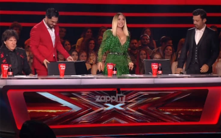 X Factor: Το ντεκολτέ της Μελίνας Ασλανίδου έκοψε την ανάσα