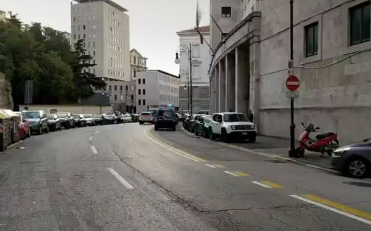 Νεκροί οι δύο αστυνομικοί από τους πυροβολισμούς σε Αστυνομικό Τμήμα στην Ιταλία