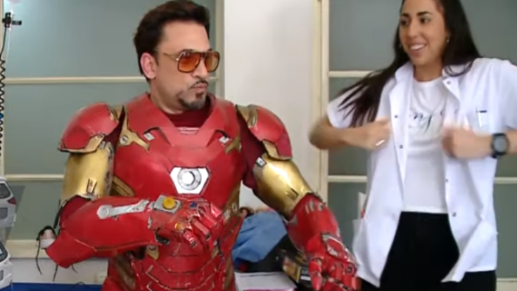Ένας άνδρας ντύνεται Iron Man για να κάνει χαρούμενα άρρωστα παιδιά