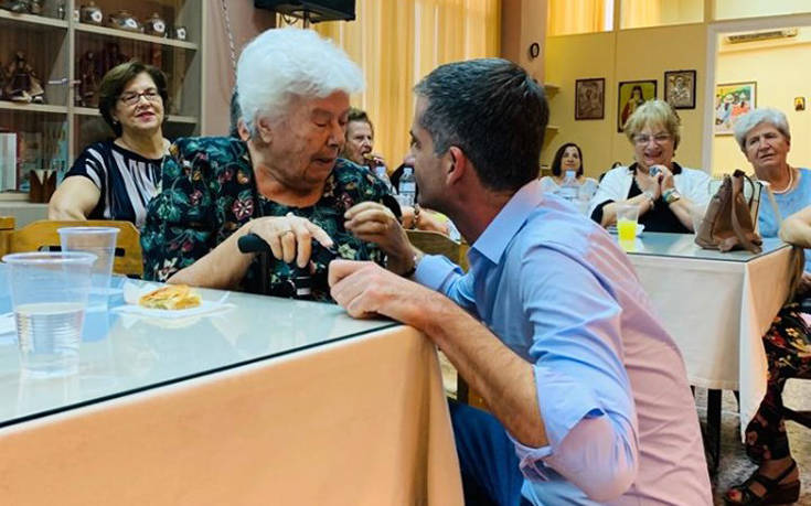 Ημέρα του παππού και της γιαγιάς: Η γλυκιά επίσκεψη του Κώστα Μπακογιάννη