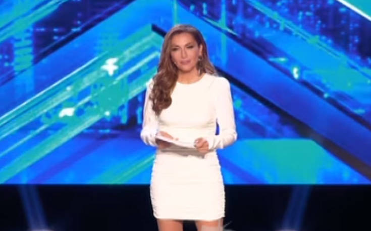 X-Factor: Το κομπλιμέντο του Τσαουσόπουλου για το λευκό μίνι φόρεμα της Βανδή
