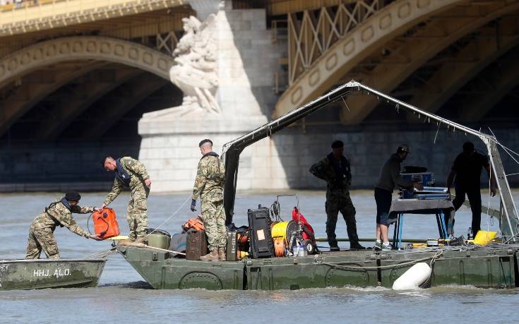 Αγνοούνται τέσσερις μετανάστες μετά ανατροπή βάρκας στον Δούναβη
