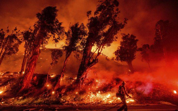 Κατασβέστηκε η μεγαλύτερη φωτιά που ξέσπασε φέτος στην Καλιφόρνια