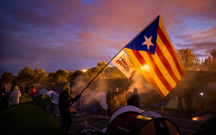 Διαδηλωτές για την Καταλονία απέκλεισαν εκ νέου δρόμο στα γαλλο-ισπανικά σύνορα