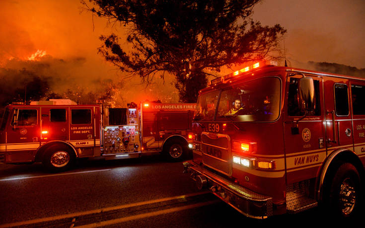 Καλιφόρνια: Η φωτιά απειλεί τη Σάντα Μπάρμπαρα