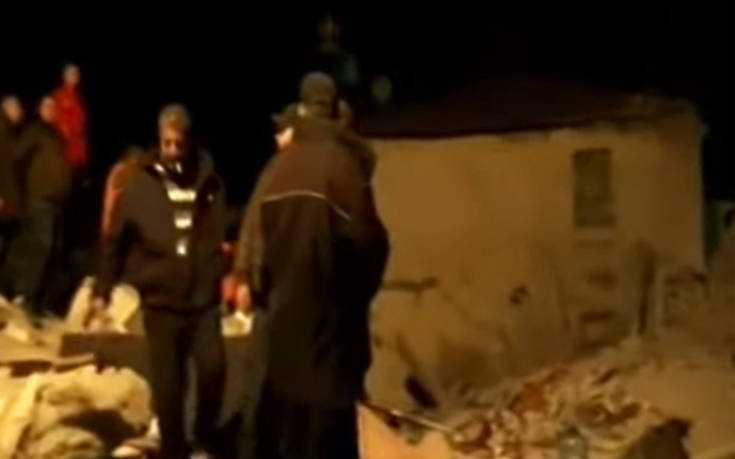 Σεισμός στην Αλβανία: Αγωνία για Έλληνα ομογενή που ψάχνει στα ερείπια συγγενείς του