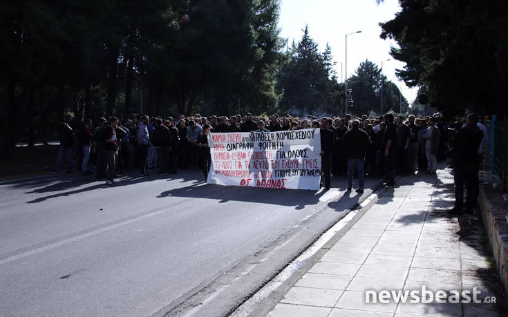 Σύνοδος Πρυτάνεων: Έκλεισαν την Ποσειδώνος οι φοιτητές ως ένδειξη διαμαρτυρίας