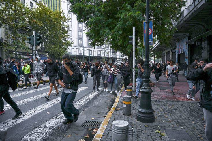 Τραυματίστηκε φωτορεπόρτερ στην πορεία των μαθητών στην Αθήνα
