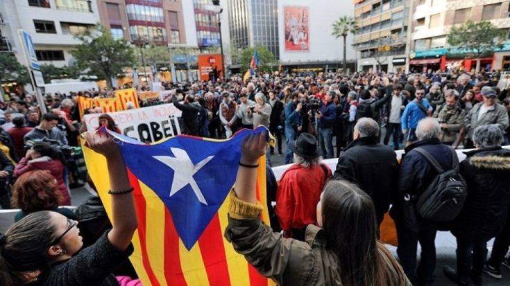 Iσπανία: Δεκάδες διαδηλωτές συγκεντρώθηκαν στον σιδηροδρομικό σταθμό της Βαρκελώνης