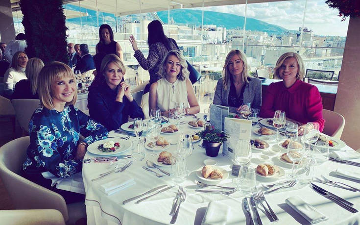 Οι γυναίκες των «γαλάζιων» βουλευτών της ΝΔ σε κεντρικό ξενοδοχείο της Αθήνας