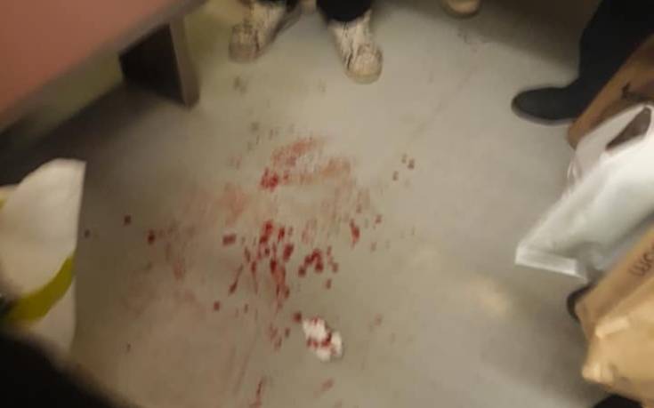 Ξύλο και αίματα για μία θέση στο Μετρό: Καταγγελίες για μπουνιές και σπασμένα γυαλιά