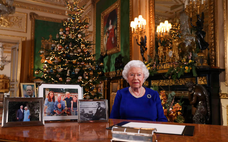 Πρωτοχρονιά: Έλτον Τζον, Ολίβια Νιούτον Τζον και Ρότζερ Τέιλορ θα τιμήσει η Βασίλισσα Ελισάβετ
