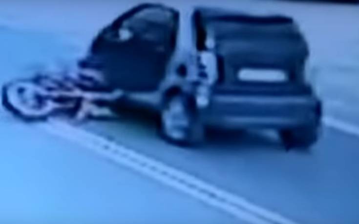 Βίντεο &#8211; σοκ από το θανατηφόρο τροχαίο στη Λαυρίου: Μοτοσικλετιστής καρφώθηκε κάτω από αυτοκίνητο
