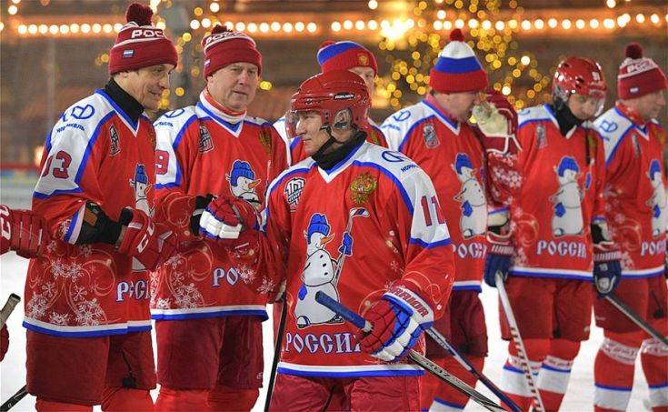 Ο Πούτιν έπαιξε χόκεϊ στον πάγο στην Κόκκινη Πλατεία της Μόσχας