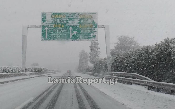 Κακοκαιρία Ζηνοβία: Μάχη με τον χιονιά σε Λοκρίδα και Βοιωτία