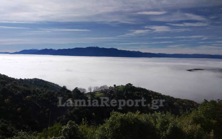 Λαμία: Εκπληκτικές φωτογραφίες με την πόλη «κρυμμένη» στα σύννεφα