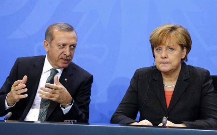 Ο Ερντογάν ζήτησε από τη Μέρκελ αναθεώρηση της συμφωνίας για το προσφυγικό