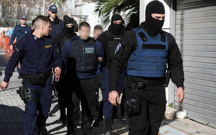 Μητέρα του Έλληνα κατηγορούμενου για δολοφονία Τοπαλούδη: «Μακάρι να μη βρισκόμασταν ποτέ σε αυτή τη θέση»