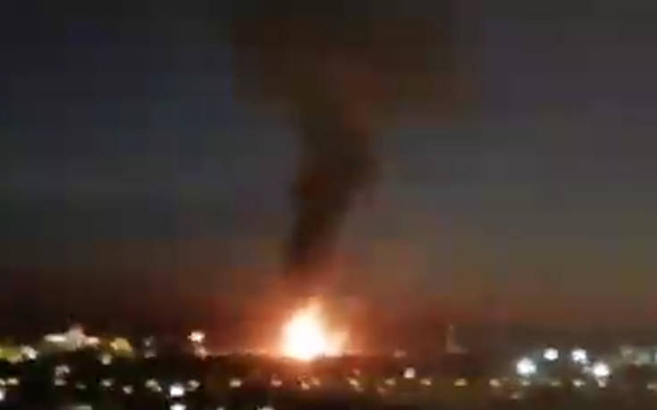 Έκρηξη και τεράστια φωτιά σε εργοστάσιο χημικών στην Ισπανία