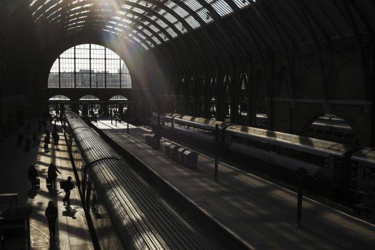 Η Βρετανία ανακοίνωσε την κρατικοποίηση σιδηροδρόμων της χώρας