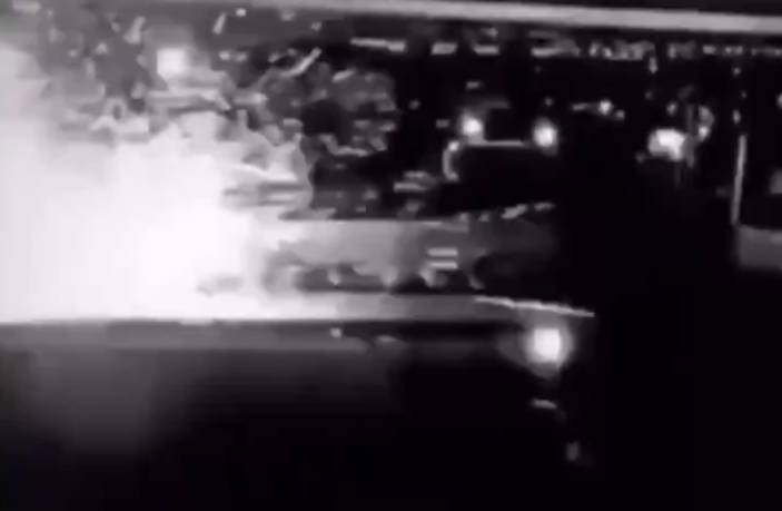 Κασέμ Σουλεϊμάνι: Η στιγμή που πύραυλος κάνει στάχτη το αμάξι του και βάζει «φωτιά» στη Μέση Ανατολή
