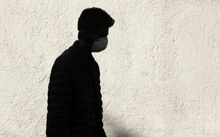Κορονοϊός: Ξεφεύγει η μανία με τις χειρουργικές μάσκες