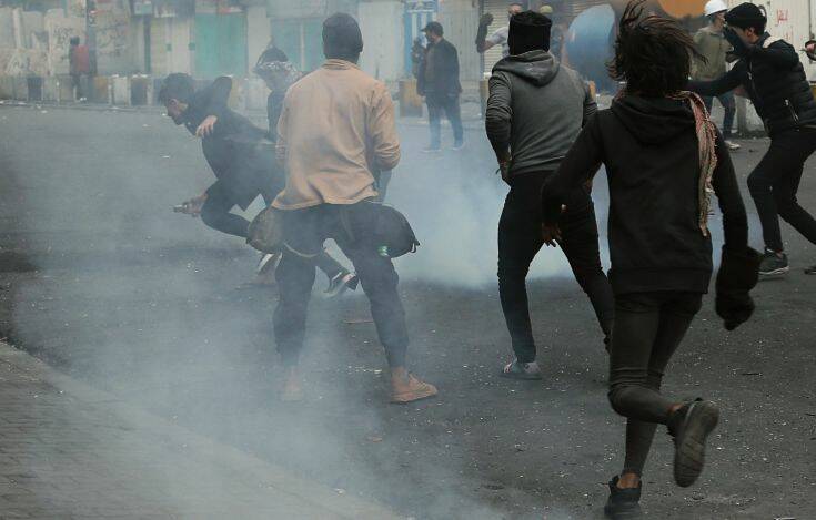 Άγριες συγκρούσεις διαδηλωτών και αστυνομίας στη Βαγδάτη με νεκρούς και τραυματίες