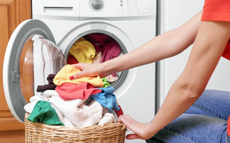 Πώς να κάνετε τα ρούχα σας να μην μυρίζουν μετά το πλύσιμο