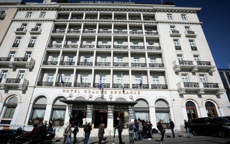Κορονοϊός: Κλείνουν προσωρινά τα ξενοδοχεία «Μεγάλη Βρετανία» και «King George»