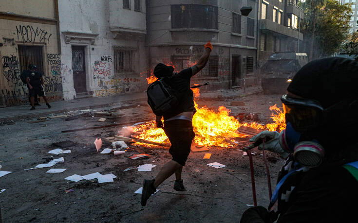 Χιλή: Διαδηλώσεις και σοβαρά επεισόδια σημειώθηκαν στο Σαντιάγο &#8211; Φόβοι για αναζωπύρωση της βίας