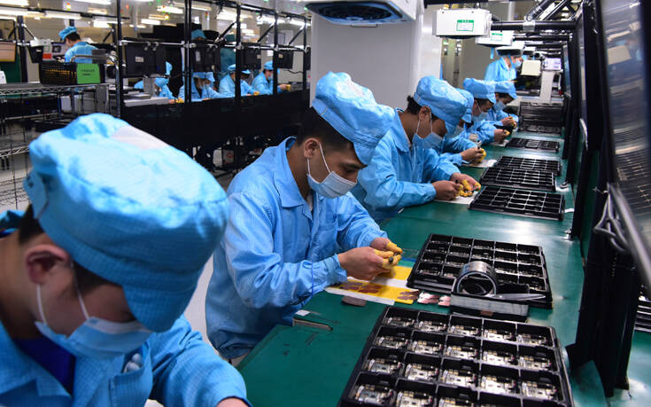 Κορονοϊός Κίνα: Τα εργοστάσια ανοίγουν ξανά μετά την καραντίνα… για να απολύσουν τους εργάτες