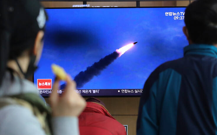Η Βόρεια Κορέα ανακοίνωσε πως διεξήγαγε επιτυχή δοκιμή πολλαπλών εκτοξευτών πυραύλων