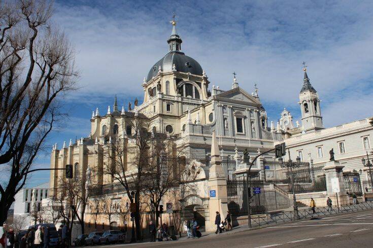 Κορονοϊός, Αρχιεπίσκοπος Μαδρίτης «Όταν τελώ Θεία Λειτουργία, δεν είμαι μόνος»