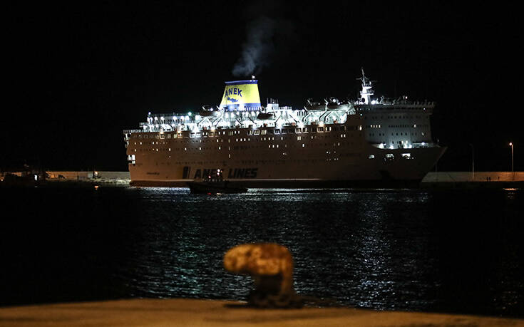 Στο λιμάνι του Πειραιά λόγω μηχανικού προβλήματος επιστρέφει το επιβατηγό πλοίο «Ελευθέριος Βενιζέλος»