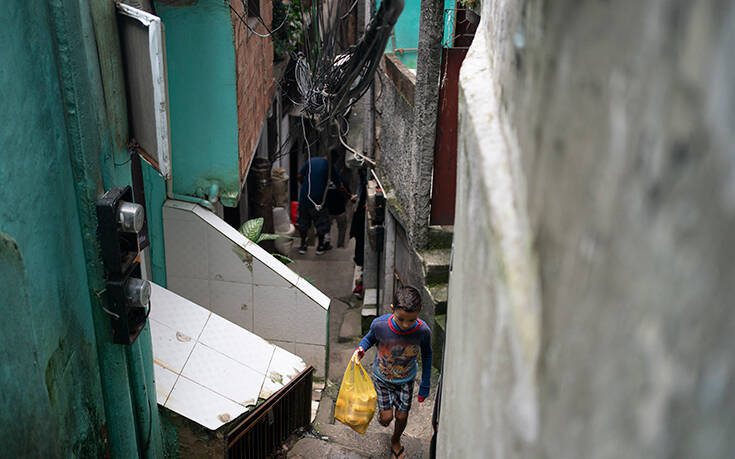 Οι πρώτοι θάνατοι από κορονοϊό στις φαβέλες του Ρίο ντε Ζανέιρο: Φόβοι για εκατόμβη νεκρών
