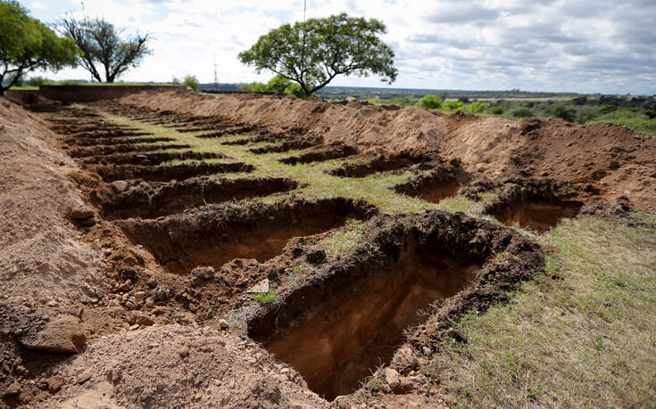 Κορονοϊός: Νεκροθάφτες ανοίγουν νέους τάφους υπό το φόβο αύξησης των νεκρών στην Αργεντινή