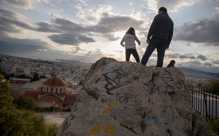 Deutsche Welle: Η Ελλάδα σιγά-σιγά κερδίζει τη μάχη της πανδημίας του κορονοϊού