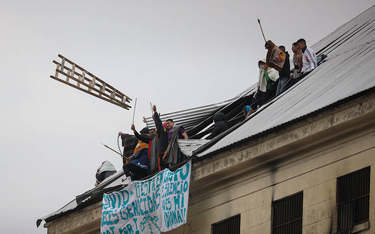 Κρατούμενοι στην Αργεντινή έβαλαν φωτιά και ζητούν την ελευθερία τους λόγω κορονοϊού: Αρνούμαστε να πεθάνουμε στη φυλακή