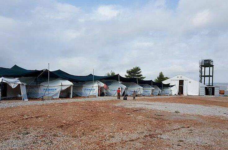 Κλιμάκιο του ΕΟΔΥ στο κέντρο φιλοξενίας προσφύγων της Μαλακάσας για την υγειονομική προστασία προσωπικού και μεταναστών