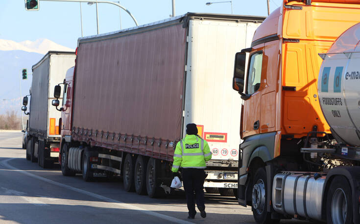 Αγίου Πνεύματος: Απαγόρευση κυκλοφορίας φορτηγών άνω των 3,5 τόνων για το τριήμερο