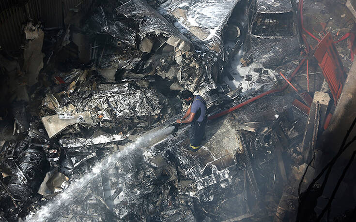 Αεροπορική τραγωδία στο Πακιστάν: Τουλάχιστον 97 οι νεκροί μέχρι στιγμής