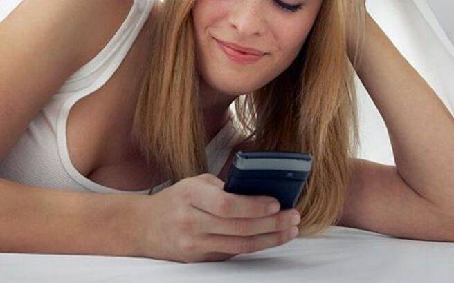 Το φλερτ δεν σταμάτησε ούτε με την καραντίνα: Αύξηση του sexting εν μέσω κορονοϊού