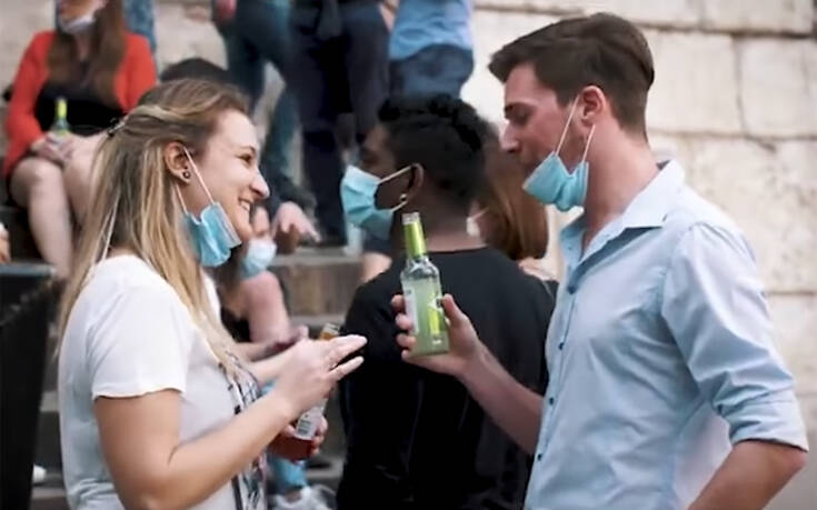 Ανατριχιαστικό βίντεο προτρέπει τους νέους στην Ιταλία να μην συνωστίζονται