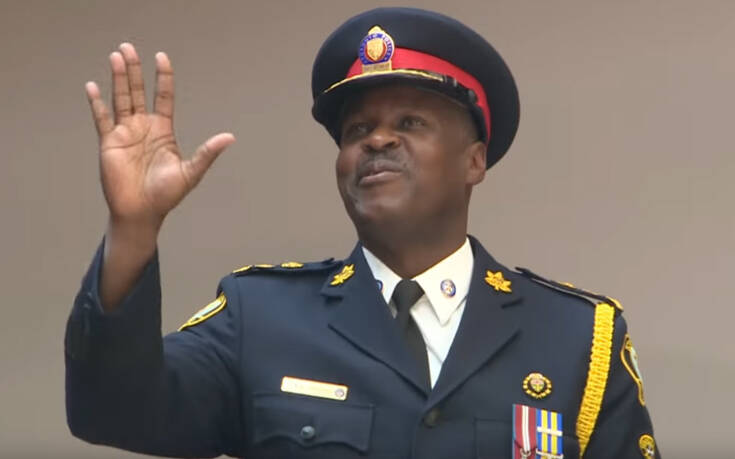 Αποχωρεί αιφνιδίως έπειτα από σχεδόν 40 χρόνια ο πρώτος μαύρος αρχηγός της Αστυνομίας του Τορόντο