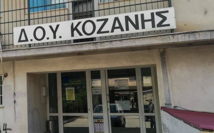 Επίθεση με τσεκούρι στη ΔΟΥ Κοζάνης: Σε εξαιρετικά κρίσιμη κατάσταση ο 56χρονος εφοριακός- Το νέο ιατρικό ανακοινωθέν