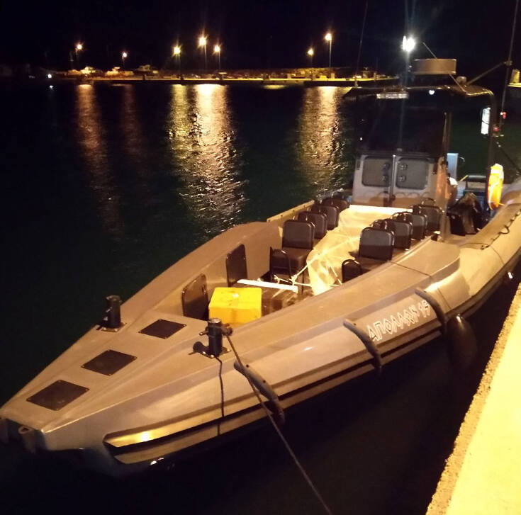Σκάφος με ροφούς και συναγρίδες στα Χανιά&#8230; έκρυβε όπλα, πυρομαχικά και λαθραίο καπνό ναργιλέ