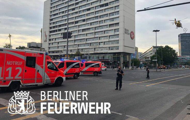 Αυτοκίνητο έπεσε πάνω σε πεζούς στο Βερολίνο – Αρκετοί τραυματίες, ένας χαροπαλεύει