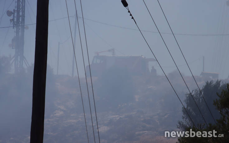 Φωτιά στη Βάρη: Οι πρώτες εικόνες &#8211; Άνοιξαν τα δύο ρεύματα της Βάρης-Κορωπίου