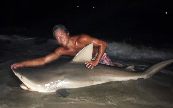Φοιτητής έπιασε καρχαρία 181 κιλών ανοιχτά της ακτής του Λονγκ Άιλαντ