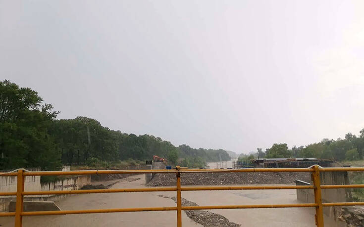 Απίστευτο βίντεο: Ιούλιος και ο ποταμός Πηνειός σχεδόν υπερχείλισε